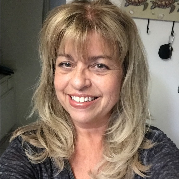 Meet your Posher, Lisa - Picture 1 of 1